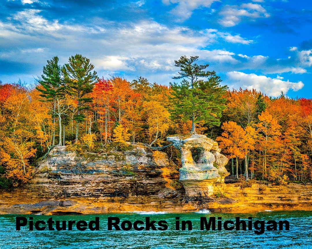 Autumn-colors-around-the-Pictured-Rocks-National-Lakeshore